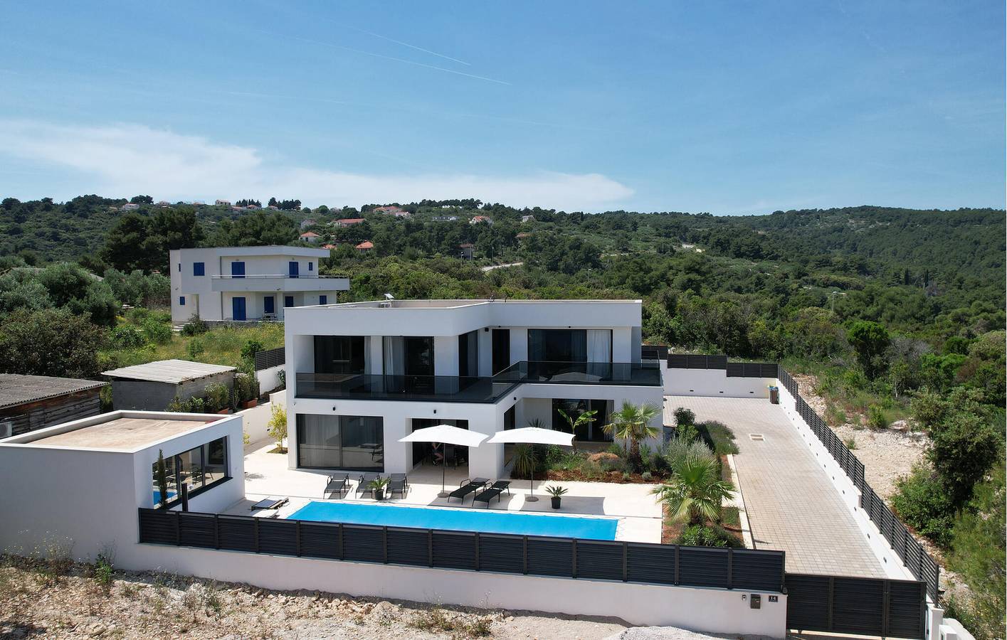 Apartment am Meer mit Pool, Terrasse und guter Anbindung an die Stadt in der Nähe von Rogac in Rogac, Solta