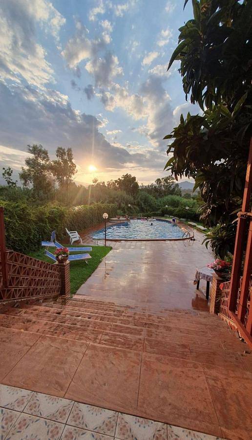 Ferienhaus für 8 Personen, mit Garten und Ausblick sowie Pool, mit Haustier