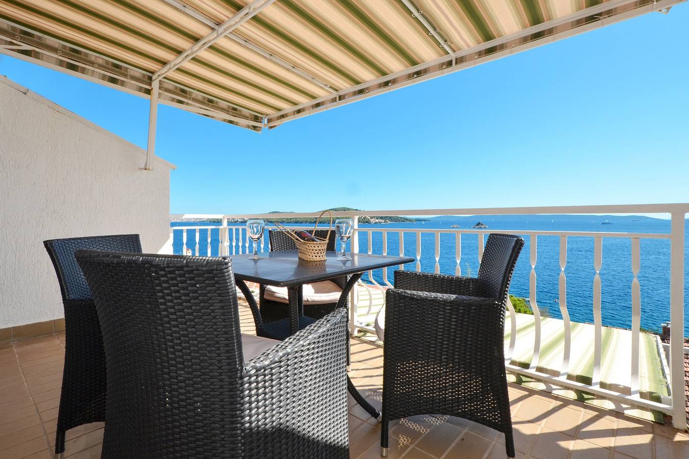 Entire apartment, One bedroom apartment with terrace and sea view Seget Vranjica, Trogir A-4284-b in Seget Vranjica, Split-Dalmatia
