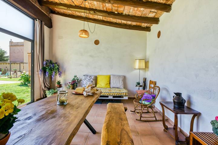 Apartamento entero, Casa de vacaciones 'Castell del Montgrí Baix' con vistas a la montaña y Wi-Fi in Torroella de Montgrí, Costa Brava