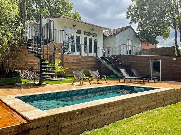 Location de vacances pour 15 personnes, avec Jardin et Piscine à Chennevières-sur-Marne