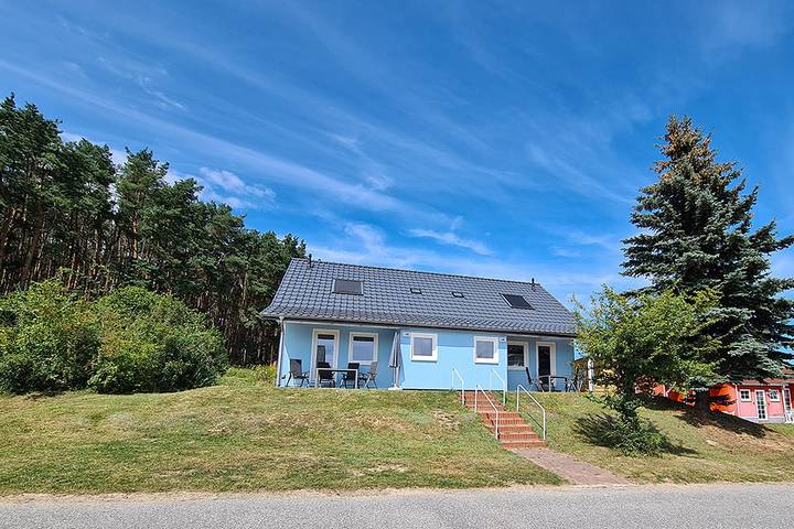 Ferienhaus für 4 Personen, mit Terrasse und Garten