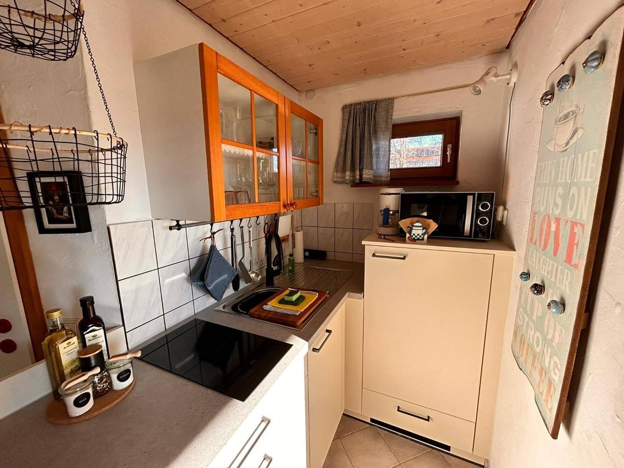 Ganzes Studio, Ferienwonung Blick in den Garten mit Terrasse, direkt an der Wutachschlucht und Südschwarzwaldradweg in Bonndorf im Schwarzwald, Südschwarzwald