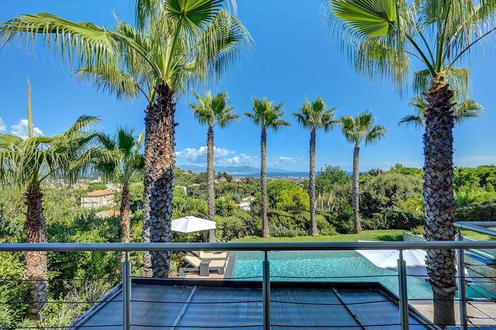 Vacation rental for 14 people in Cannes