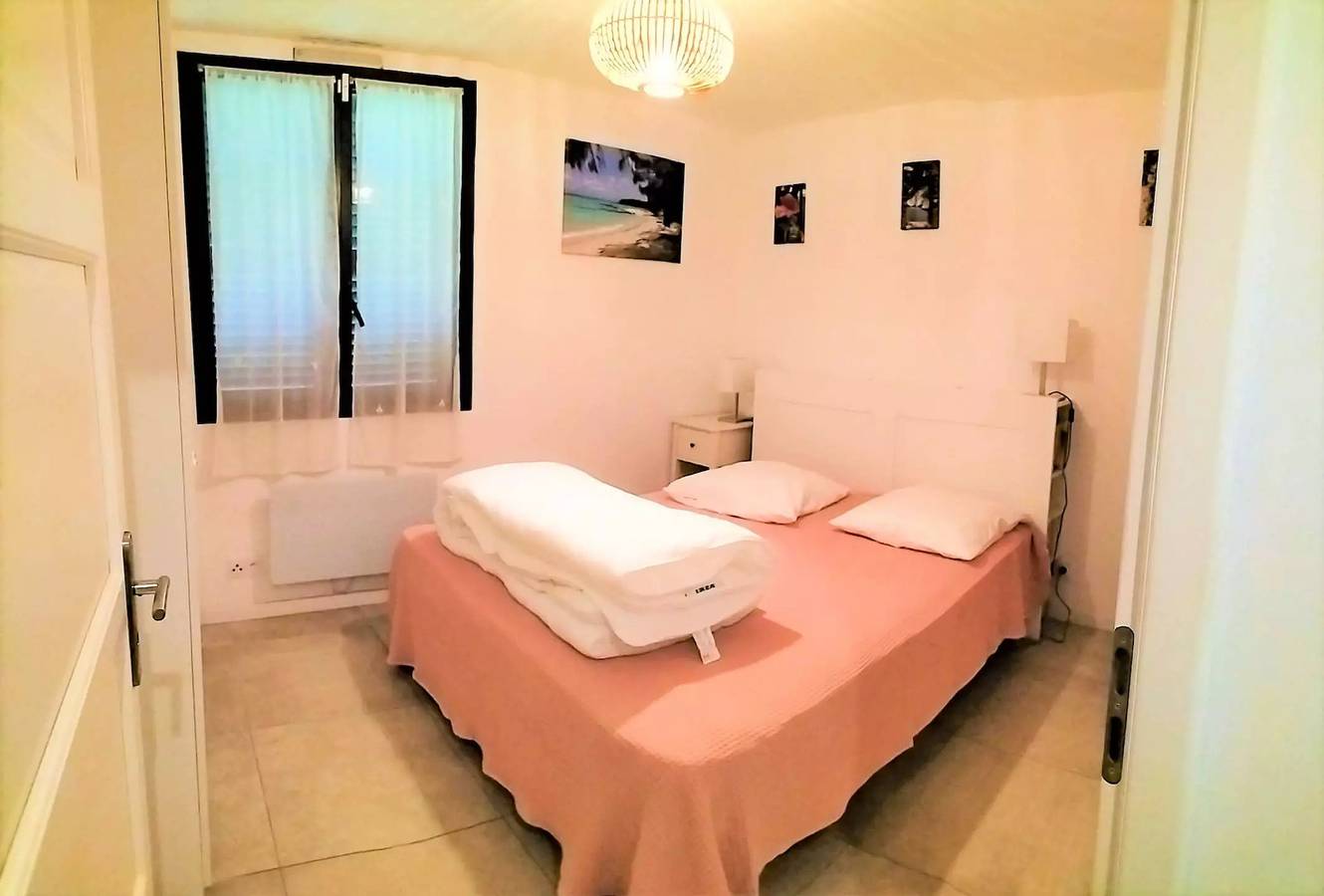 Ganze Wohnung, Charmante Wohnung in einem bewaldeten Anwesen am See in La Coudoulière, Six-Fours les Plages