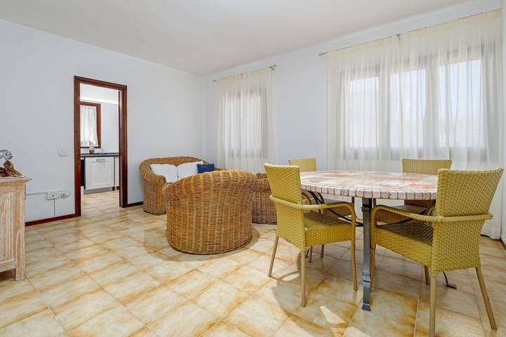 Appartamento intero, Appartamento 'Al Centro' con balcone, Wi-Fi e aria condizionata in Terranoa/Olbia, Olbia