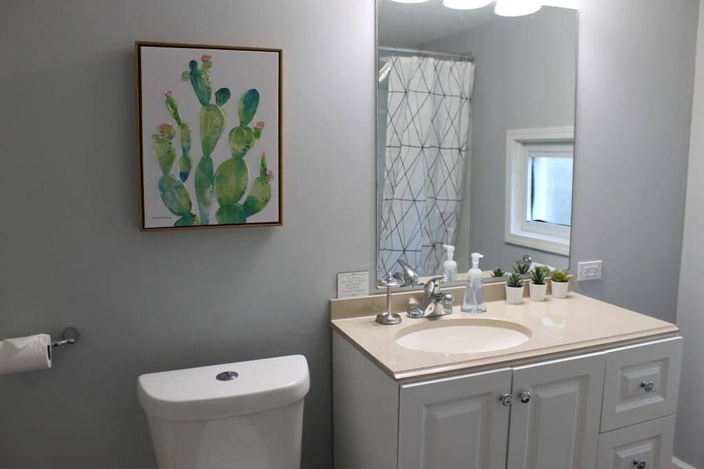 Pet-Friendly Hp Home: 3 Bedrooms, Fast Wifi, Near Downtown Ferndale in Hazel Park, Oakland County