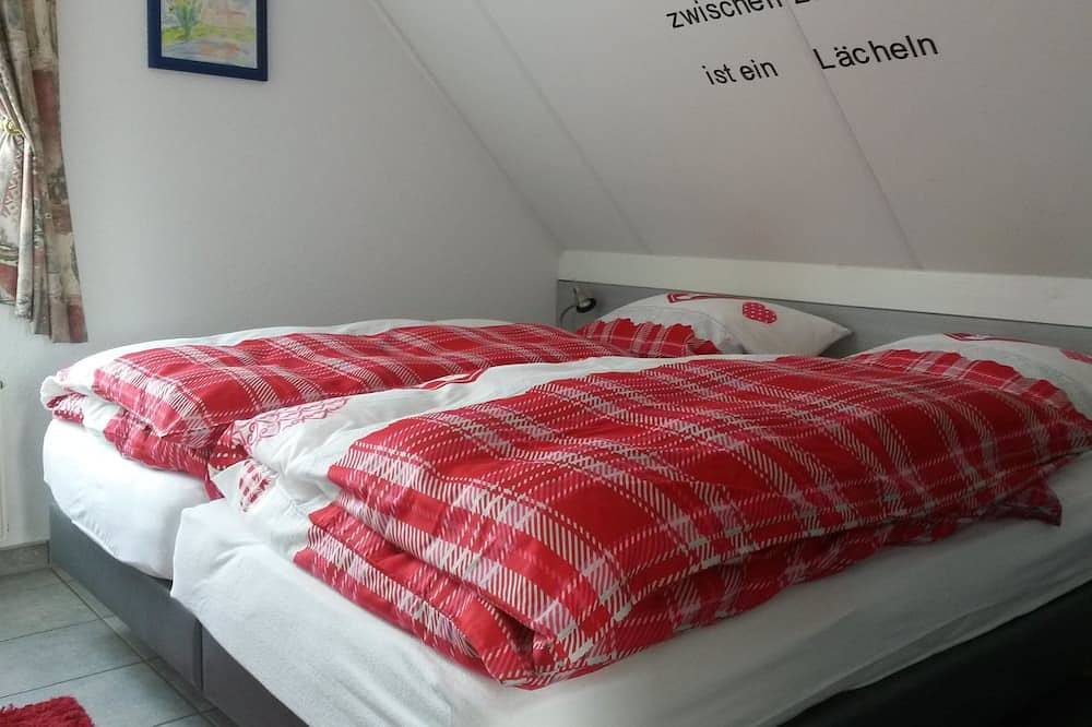 Breskens vacation home, 3 bedrooms, conservatory, garage, no pets, August 1 in Breskens, Zeeuwse Kust