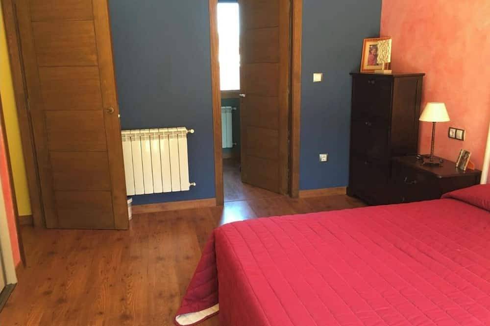 House A Portela in O Pereiro de Aguiar, Ourense Region
