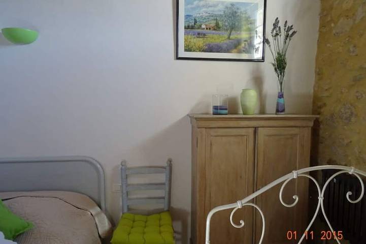 Gîte pour 4 personnes, avec jardin à La Rochegiron - 3