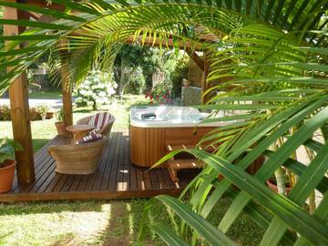 Gîte pour 5 personnes, avec jardin ainsi que jacuzzi et piscine à Saint Gilles les Hauts