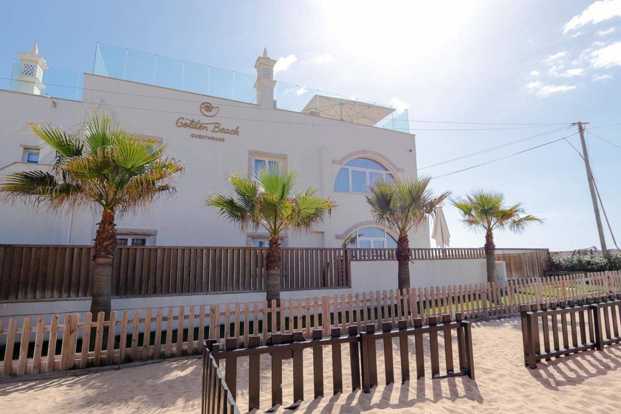 Golden Beach Guest House & Rooftop Bar in Ilha de Faro, Montenegro (Faro)