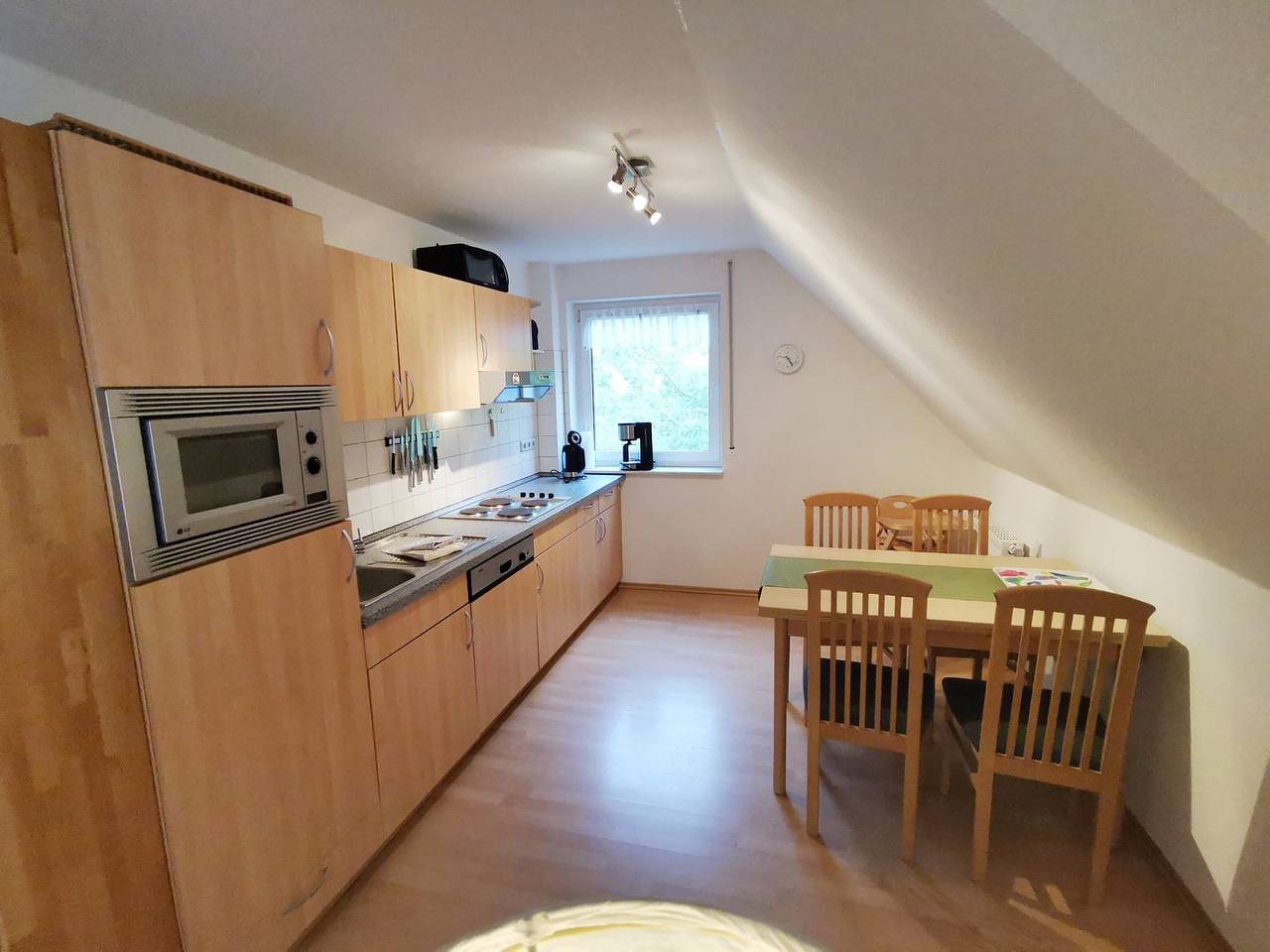 Ganze Wohnung, Helle Ferienwohnung im Obergeschoss mit Südbalkon! in Zingst, Fischland - Darß - Zingst