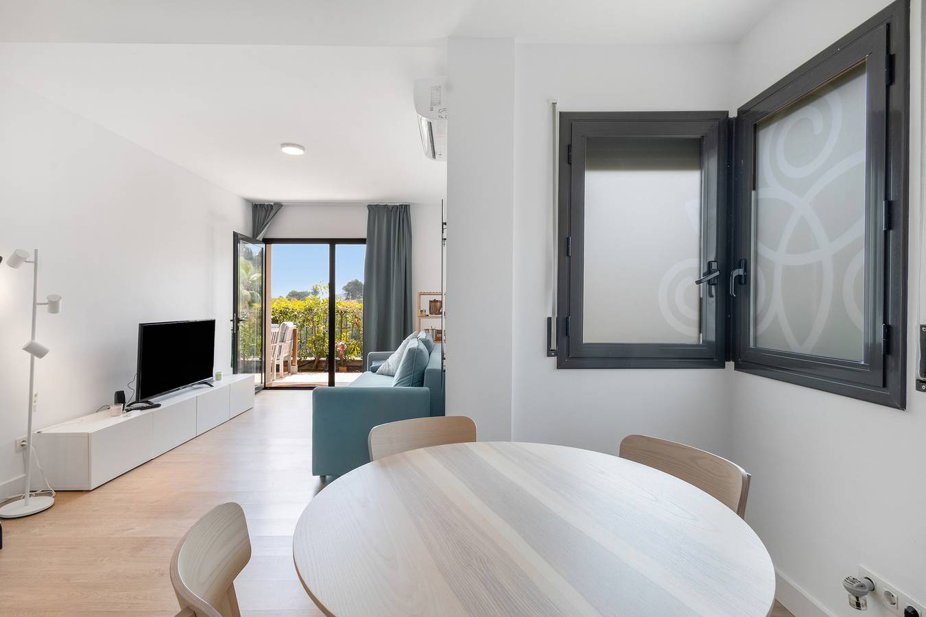 Apartamento entero, Apartamento 'Cim Apartments' con vistas a la montaña, Wi-Fi y aire acondicionado. in Olivella, Garraf