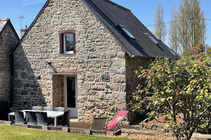 Location de vacances pour 6 personnes, avec terrasse et jardin à Camlez