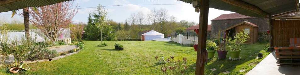 Gîte pour 4 personnes, avec piscine ainsi que vue et jardin à Bazoges-en-Pareds