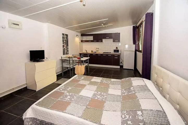 Gîte pour 2 personnes, avec terrasse à La Salle-en-Beaumont - 2