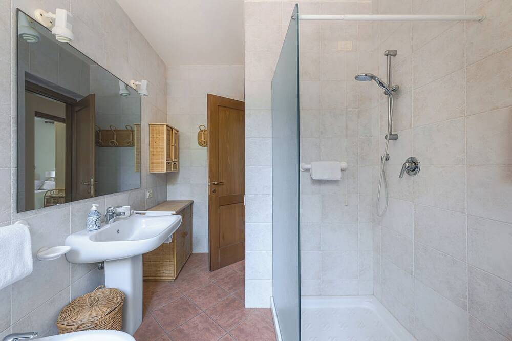 Entire apartment, Villa Lighea, Casa Tita with pool in Castiglioncello, Etruscan Coast