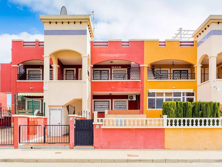 Villa voor 6 personen, met terras en zwembad in Orihuela Costa