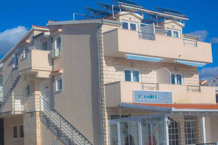 Ganzes Studio, Studio in der Erste Reihe zum Meer in Rogoznica, Šibenik-Knin