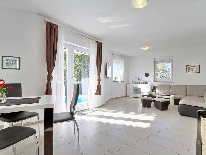 Location de vacances pour 8 personnes, avec terrasse et jardin à Vodnjan - 4