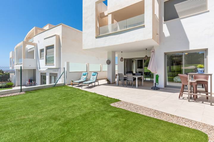 Chalet 'Baviera Golf Townhouse' close to the Sea with Shared Pool & Wi-Fi in Caleta de Vélez, Vélez-Málaga