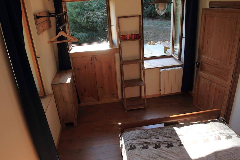 Cabaña con piscina, ubicada en un dominio privado de 5 hectáreas, perfecto para los amantes de la naturaleza. in Cenne-Monestiés, Región de Carcassonne