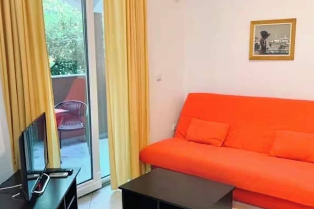 Entire apartment, 40 sqm apartment in Budva City Center in Budva, Opština Budva