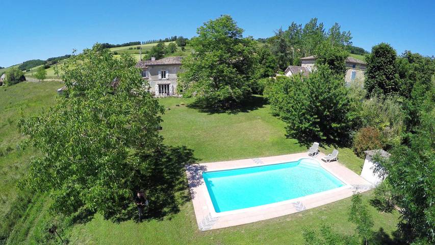 Gîte pour 7 personnes, avec Terrasse ainsi que Jardin et Piscine à Gaillac
