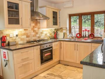 Log Cabin for 7 People in Shropshire, Midlands, Photo 4