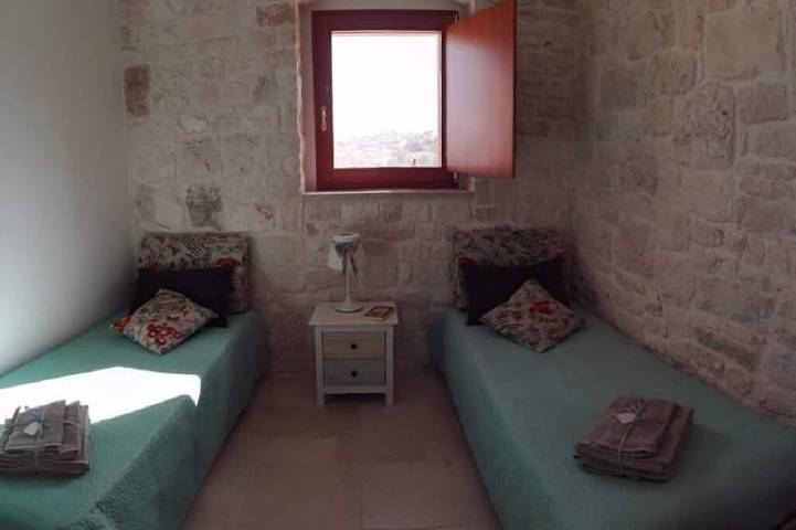 Trullo surrounded by nature with a beautiful view a stone's throw from the center in Alberobello, Alberobello und Umgebung