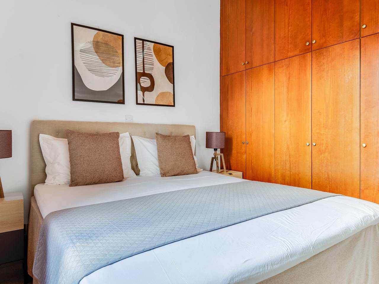Spaziosa villa con 7 camere da letto con piscina e vista mare in Sud di Cipro