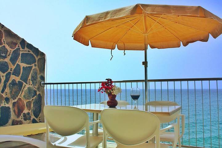 Ferienhaus für 4 Personen, mit Terrasse und Garten sowie Pool in Playa del Águila