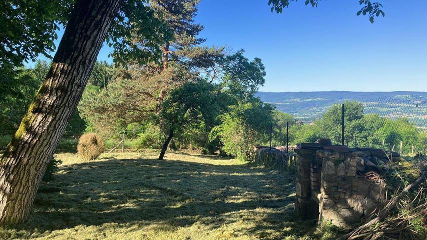 Gîte pour 6 personnes, avec terrasse ainsi que jardin et vue à Beurières