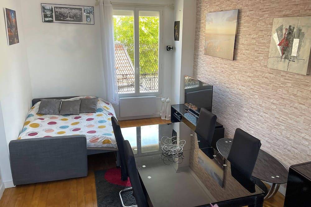 Apartamento entero, 2-room duplex apartment in Chaville: Havre de Paix between Paris and Versailles in Chaville, Altos del Sena