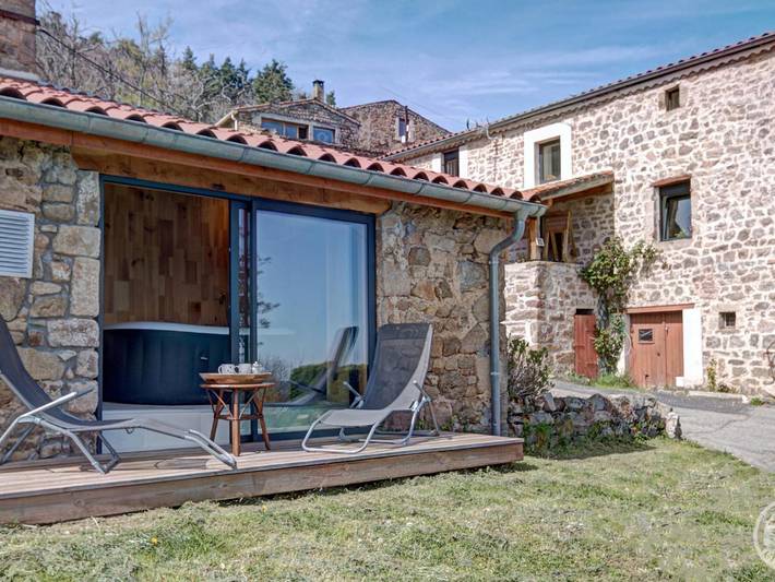 Gîte pour 2 personnes, avec terrasse dans Parc Naturel Régional du Pilat - 2