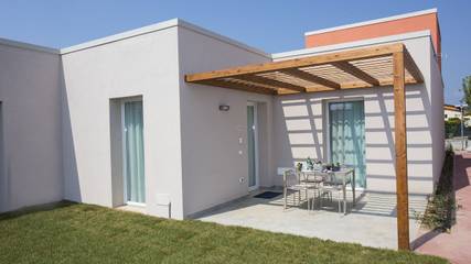 Ferienwohnung für 2 Personen, mit Terrasse und Pool sowie Garten in Bardolino