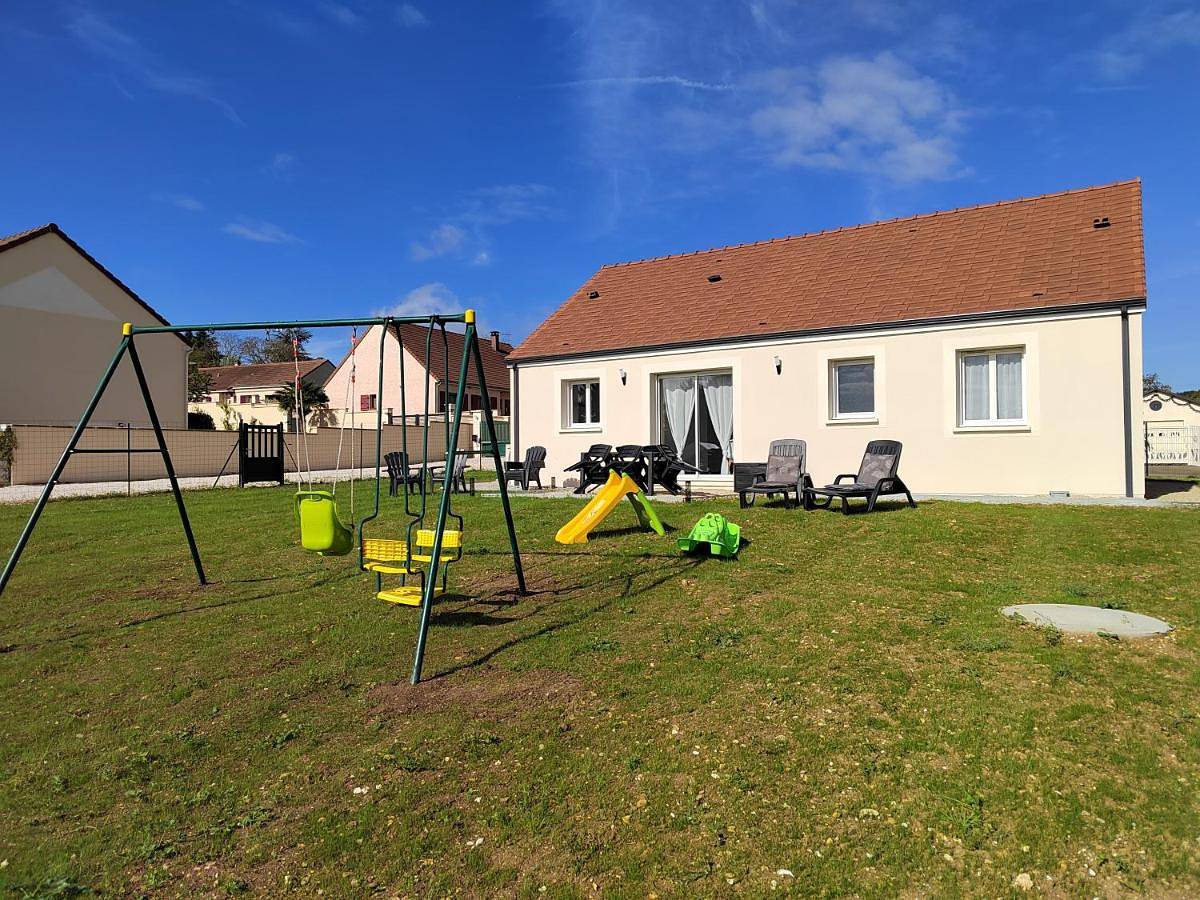 Two-Bedroom House in Montholon, Région d'Auxerre