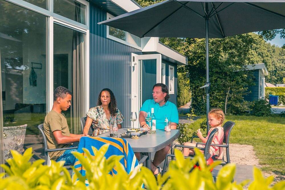 Schönes alleinstehendes Ferienhaus für 4 Leute mit  W-Lan, Pool, Tv, Terrasse und Parkplatz in Dordrecht, Nationalpark De Biesbosch