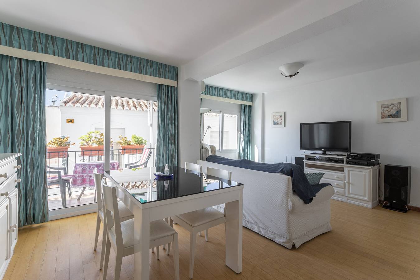 Ganze Wohnung, Ferienwohnung Coronado 58 2 Schlafzimmer mit Pool, Wlan, Terrasse und Garten in Nerja, Costa del Sol
