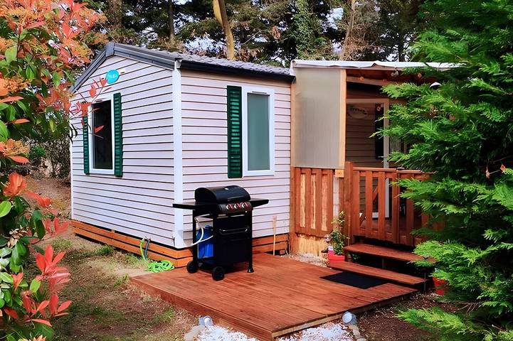 Location de vacances pour 6 personnes, avec terrasse et piscine à La Roque-d'Anthéron