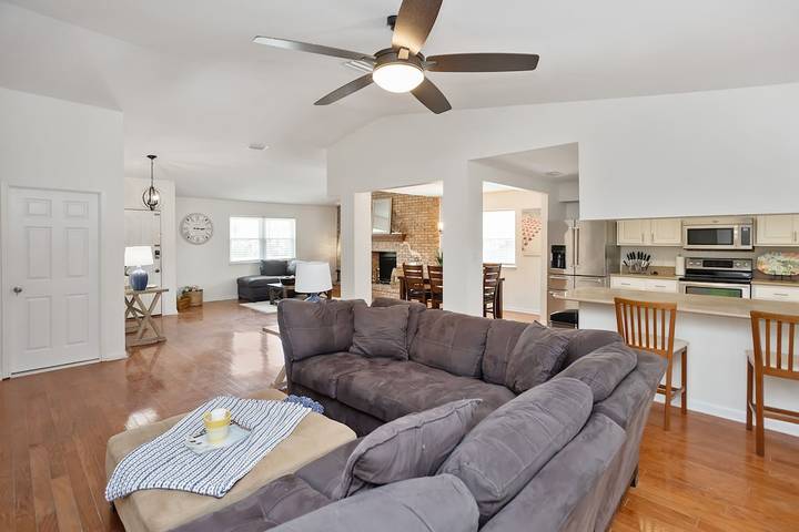 Vacation rental for 14 people, with yard and hot tub in Fort Walton Beach