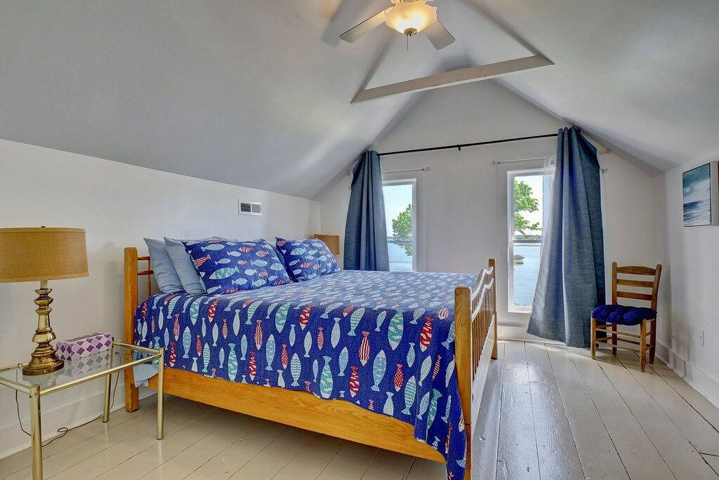 Waterfront, gorgeous, Pvt Dock, relax, Downtown, fish, Retreat in Swansboro, Camp Lejeune