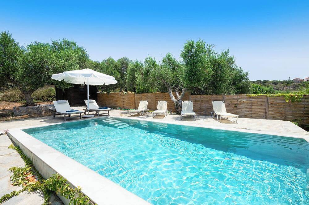 Fortino Villa, 1 Bd and attic, pool, near the sand in Chorafakia, Akrotiri (Chania)