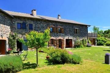 Gîte pour 4 personnes, avec jardin à Araules