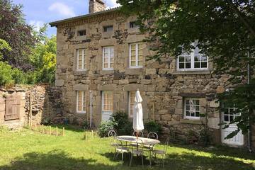 Gîte pour 7 personnes, avec jardin, animaux acceptés à Saint-Maurice-de-Lignon
