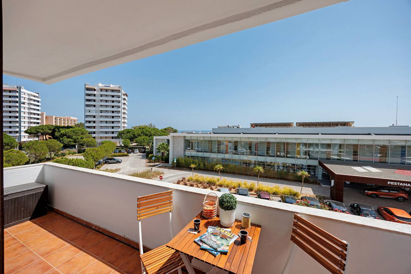 Entire apartment, Apartment 'Pôr Do Sol' with Sea View, Wi-Fi and Air Conditioning in Alvor, Faro District