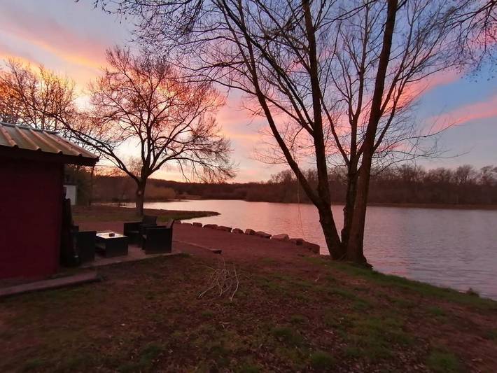 Location de vacances pour 3 personnes, avec Terrasse et Jardin ainsi que Vue et Vue sur le lac à Thaumiers