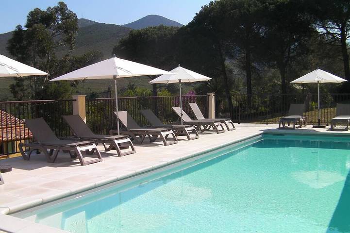 Ferienhaus für 4 Personen, mit Terrasse und Garten sowie Pool - 1
