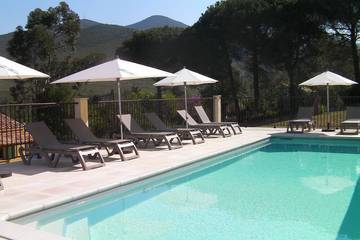 Gîte pour 4 personnes, avec jardin ainsi que terrasse et piscine à Galéria